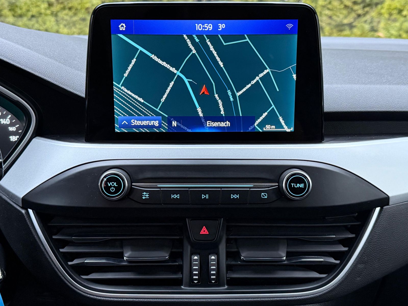 Fahrzeugabbildung Ford Focus 1.5 TDCi Aut. Cool&Connect LED+NAV+AHK+KAM