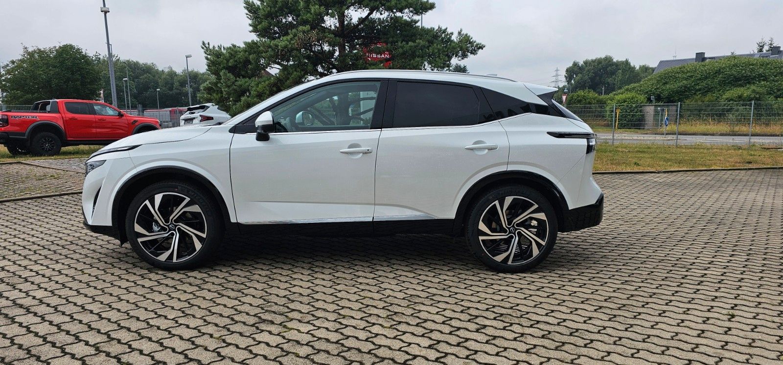 Fahrzeugabbildung Nissan Qashqai 1.3 MHEV Tekna+ PANO+HUD+BOSE+SHZ