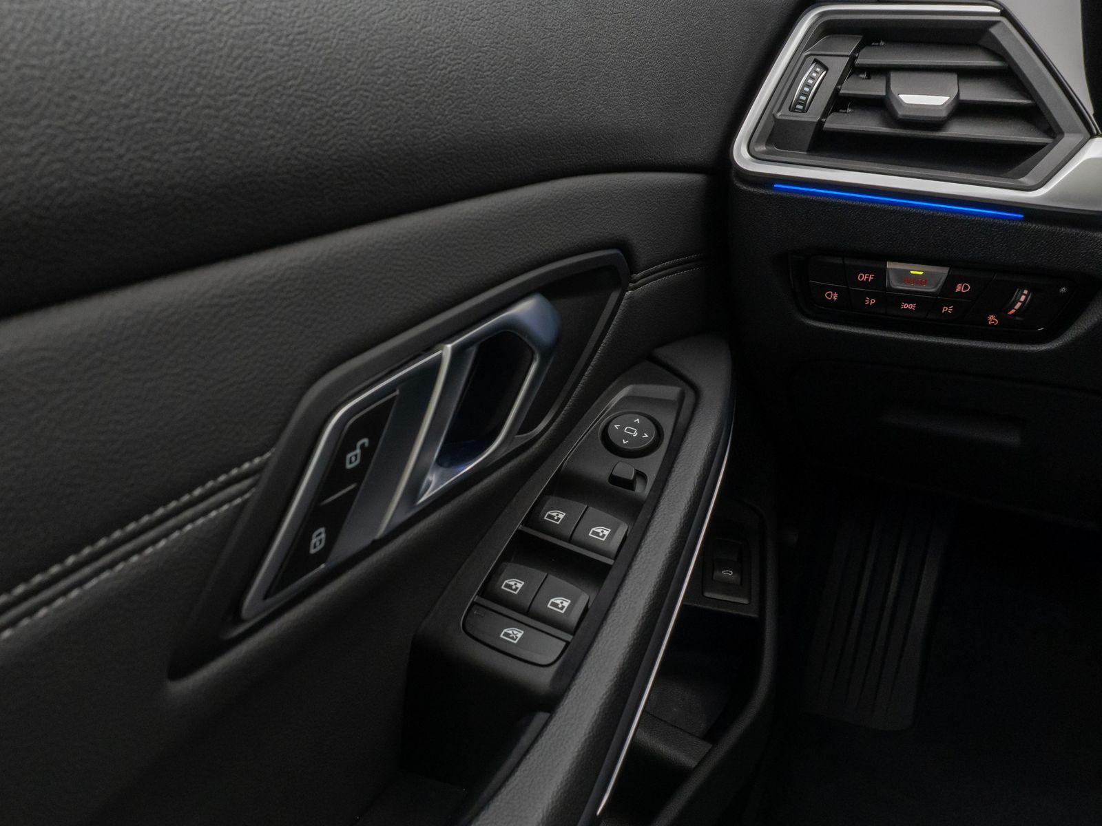 Fahrzeugabbildung BMW 330i Panorama Komfort Leder Sportsitz Stop&Go