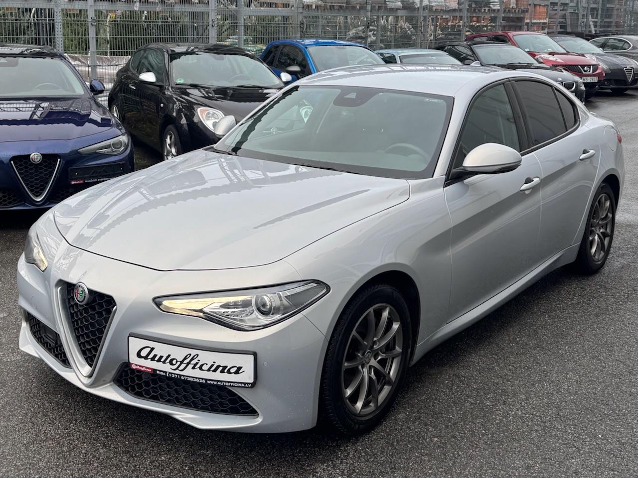 Alfa Romeo Giulia "Bianco Lunare"