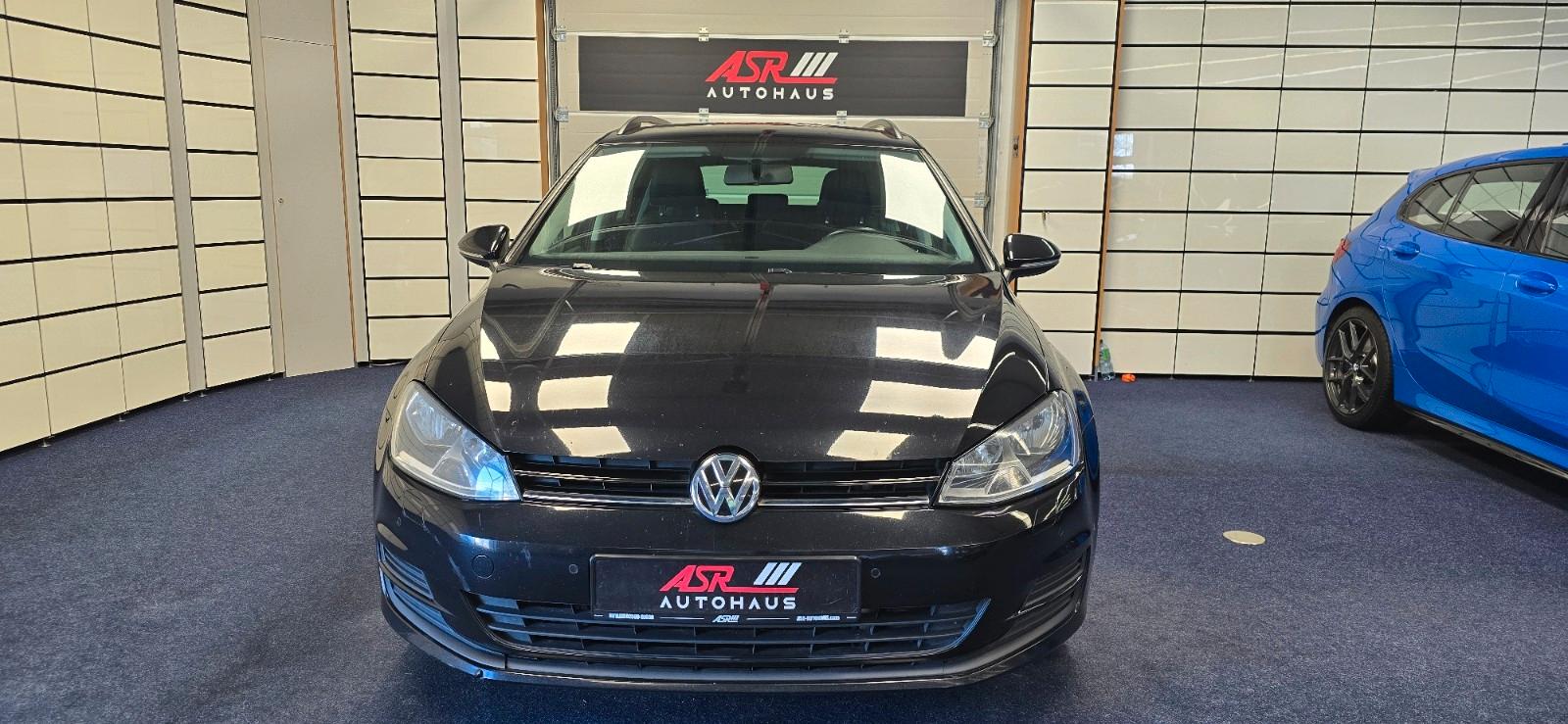 Volkswagen Golf 2015 — rear view