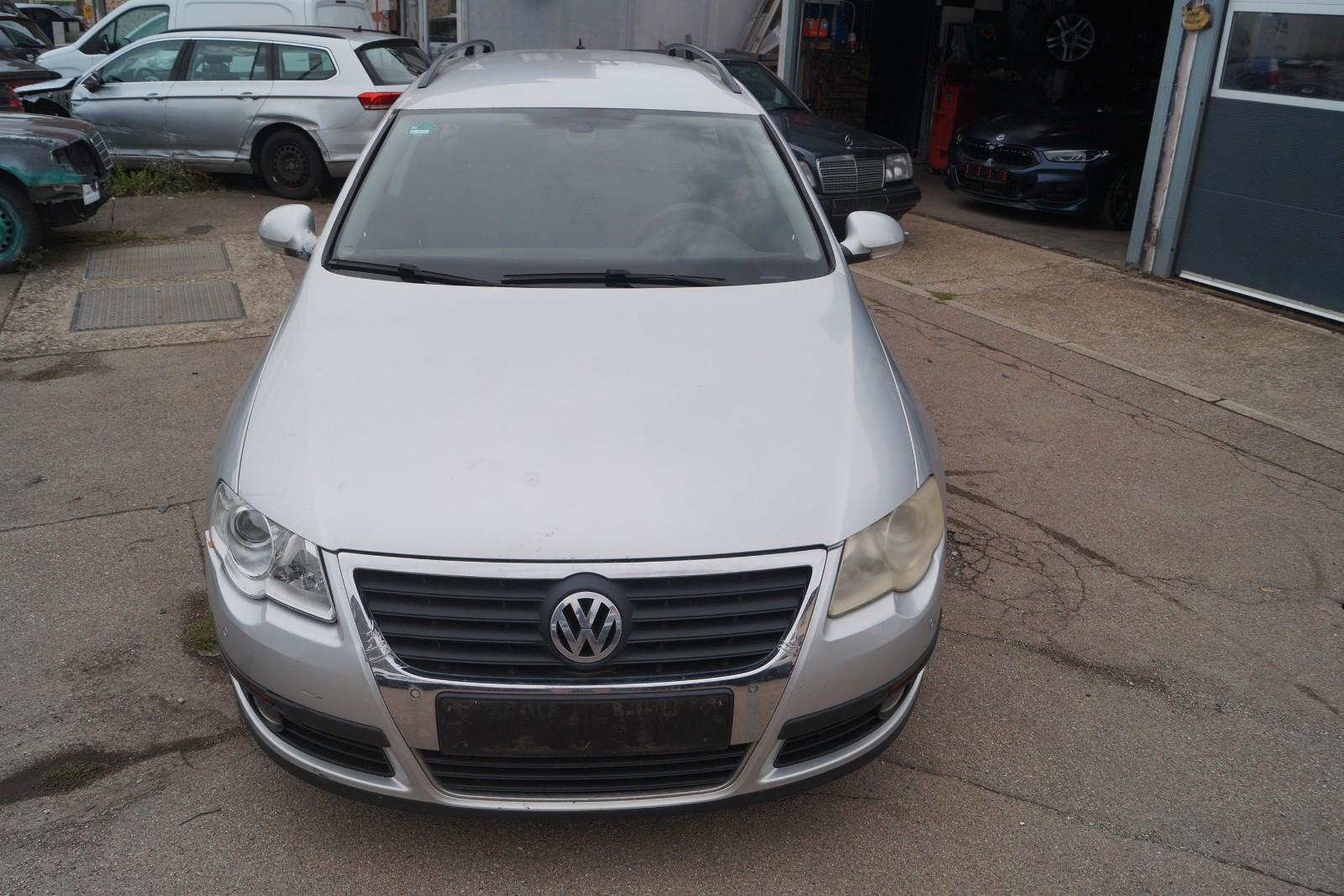 Volkswagen Passat 2006 — rear view