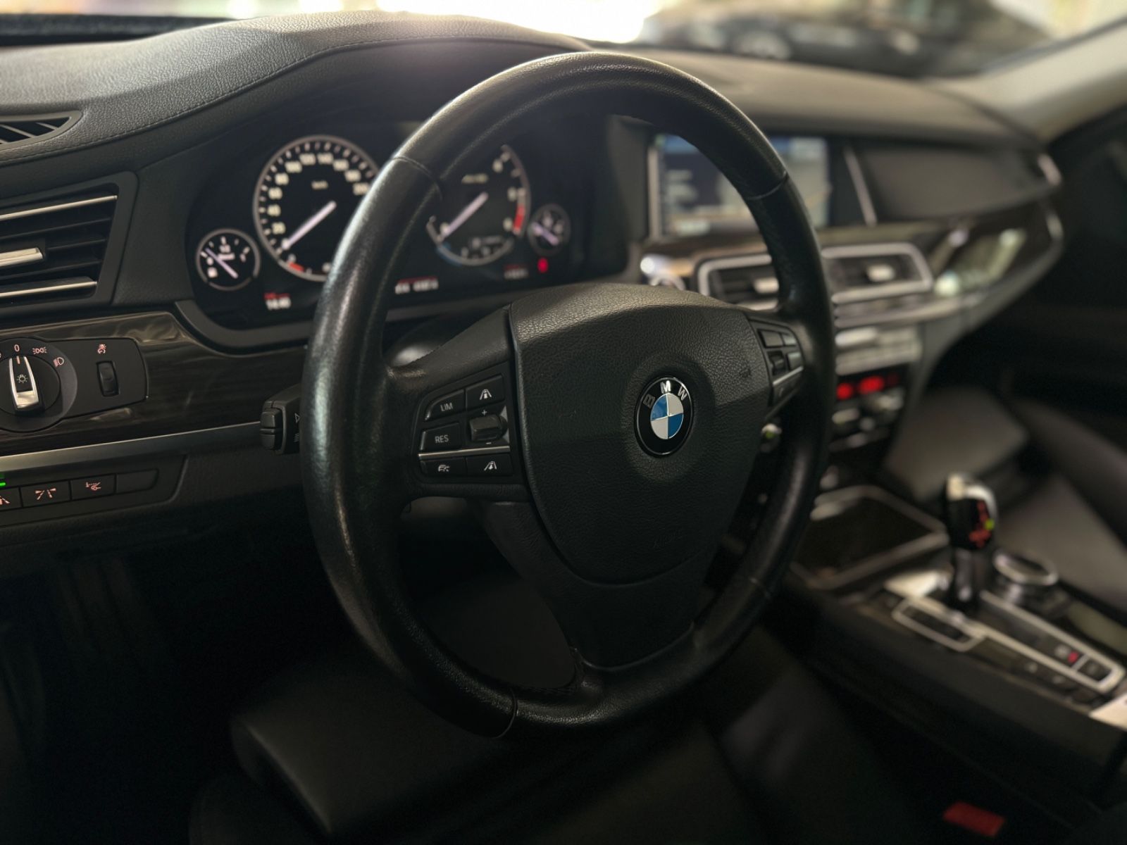 Fahrzeugabbildung BMW 730d xD Kamera HUD HiFi NaviPro AHK ACC Stndhzg