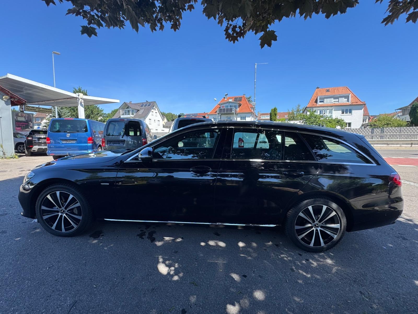 Mercedes-Benz E 400 E T-Modell 4Matic*MltibmLED*360KAM*PANO*