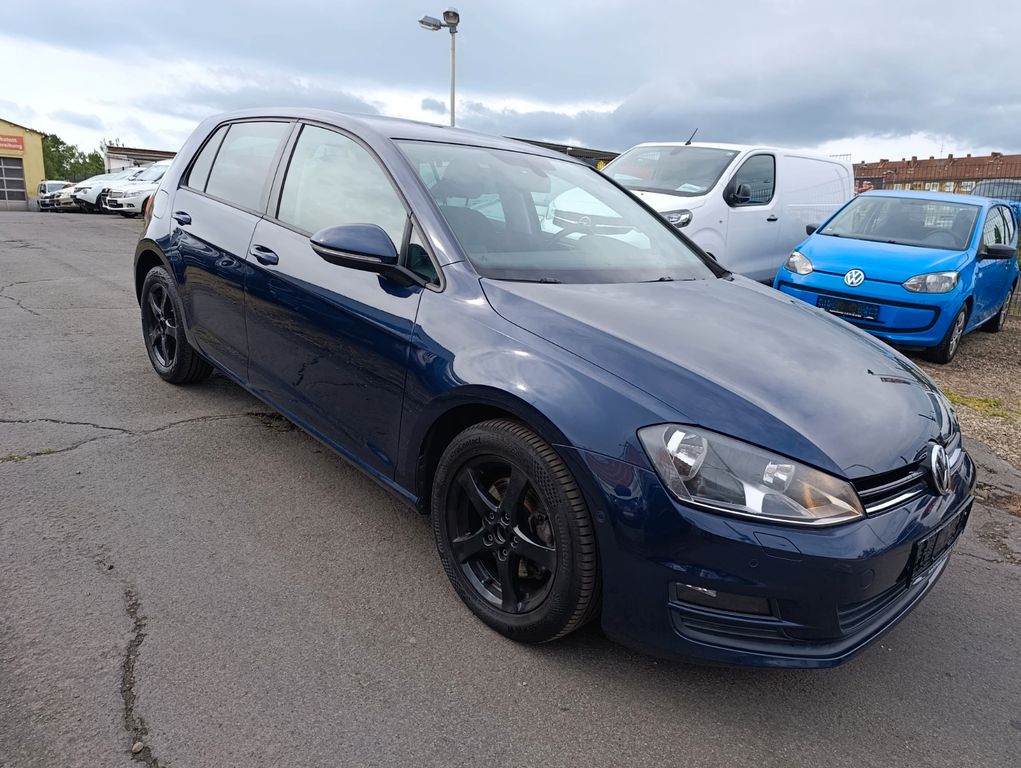 Volkswagen Golf VII Lim. PARK-A*SITZ-H*KLIMA-A*TÜV+INSP NEU