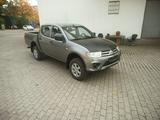 Mitsubishi L200 4 türig Klima - graue Mitsubishi L200