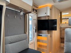 HYMER-ERIBA B MCT 550-LED-Distronic-Sat-1.Hd.Zul GG 3500 kg