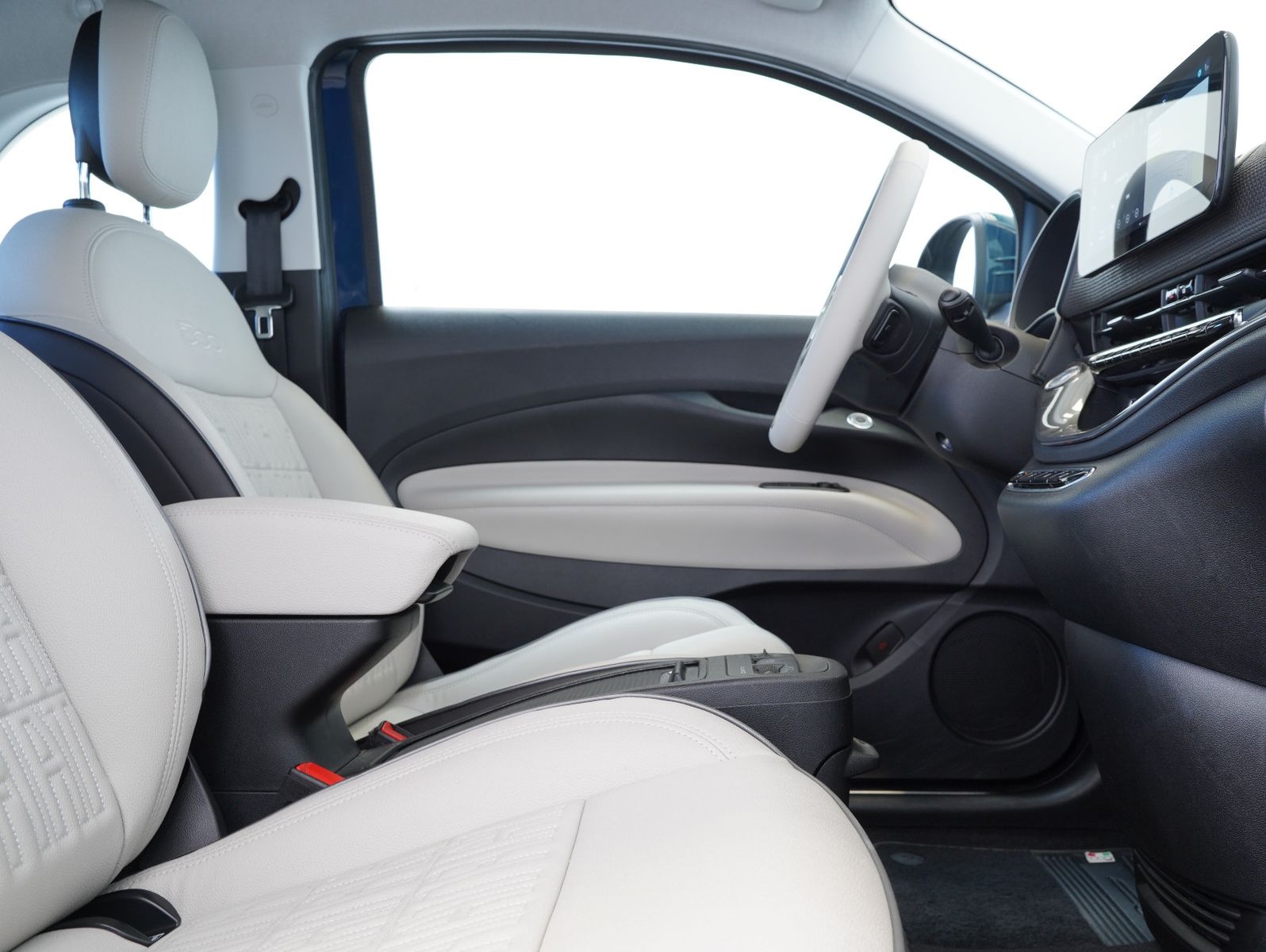 Fahrzeugabbildung Fiat 500e La Prima 87KW/42kWh/DC-LADEN/CARPLAY