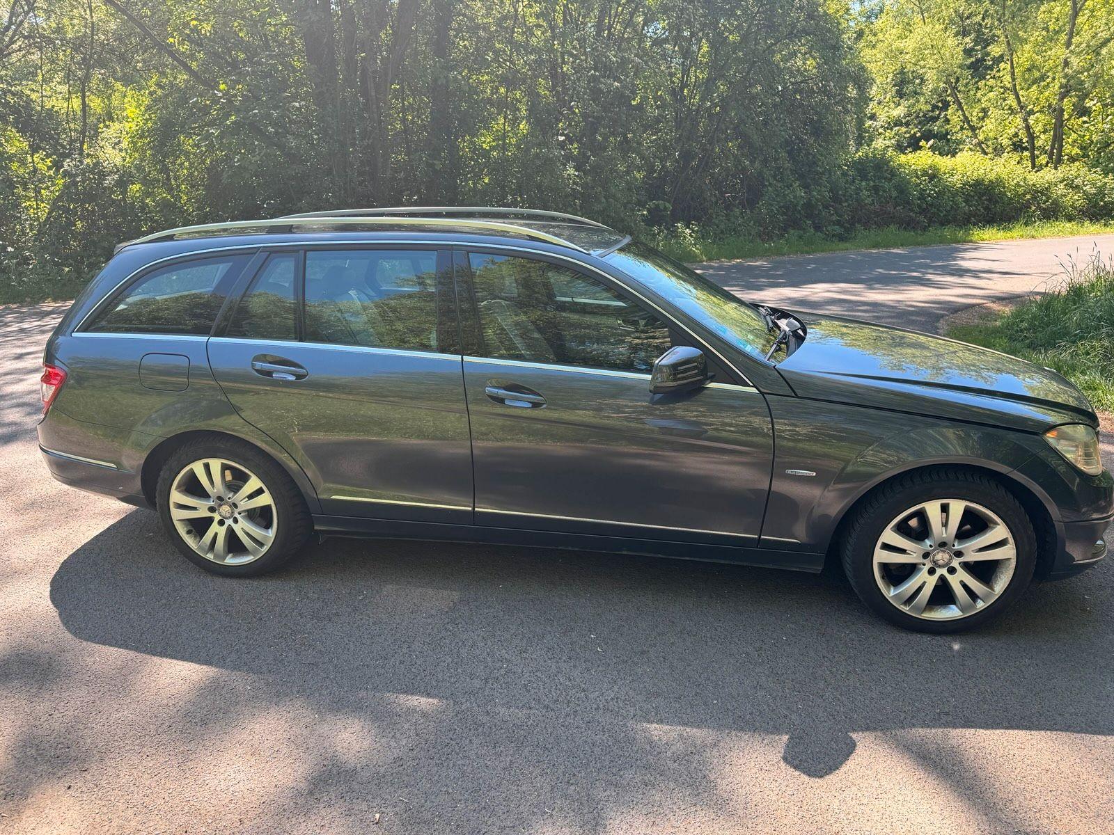 Mercedes-Benz C220 2010 — photo 14