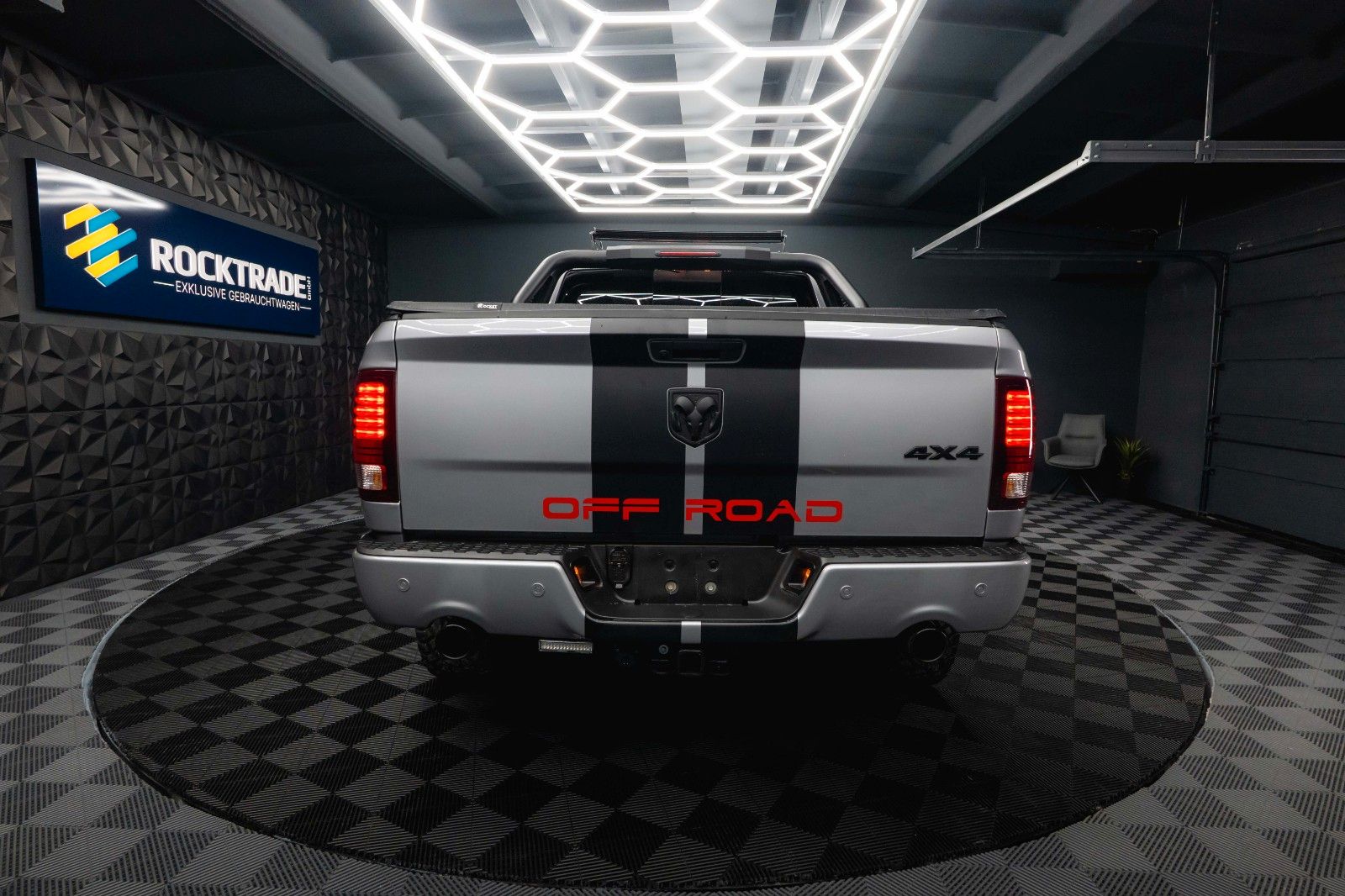 Fahrzeugabbildung Dodge RAM 5.7 V8 HEMI 4x4 OFFROAD Night LONGBED *19%*