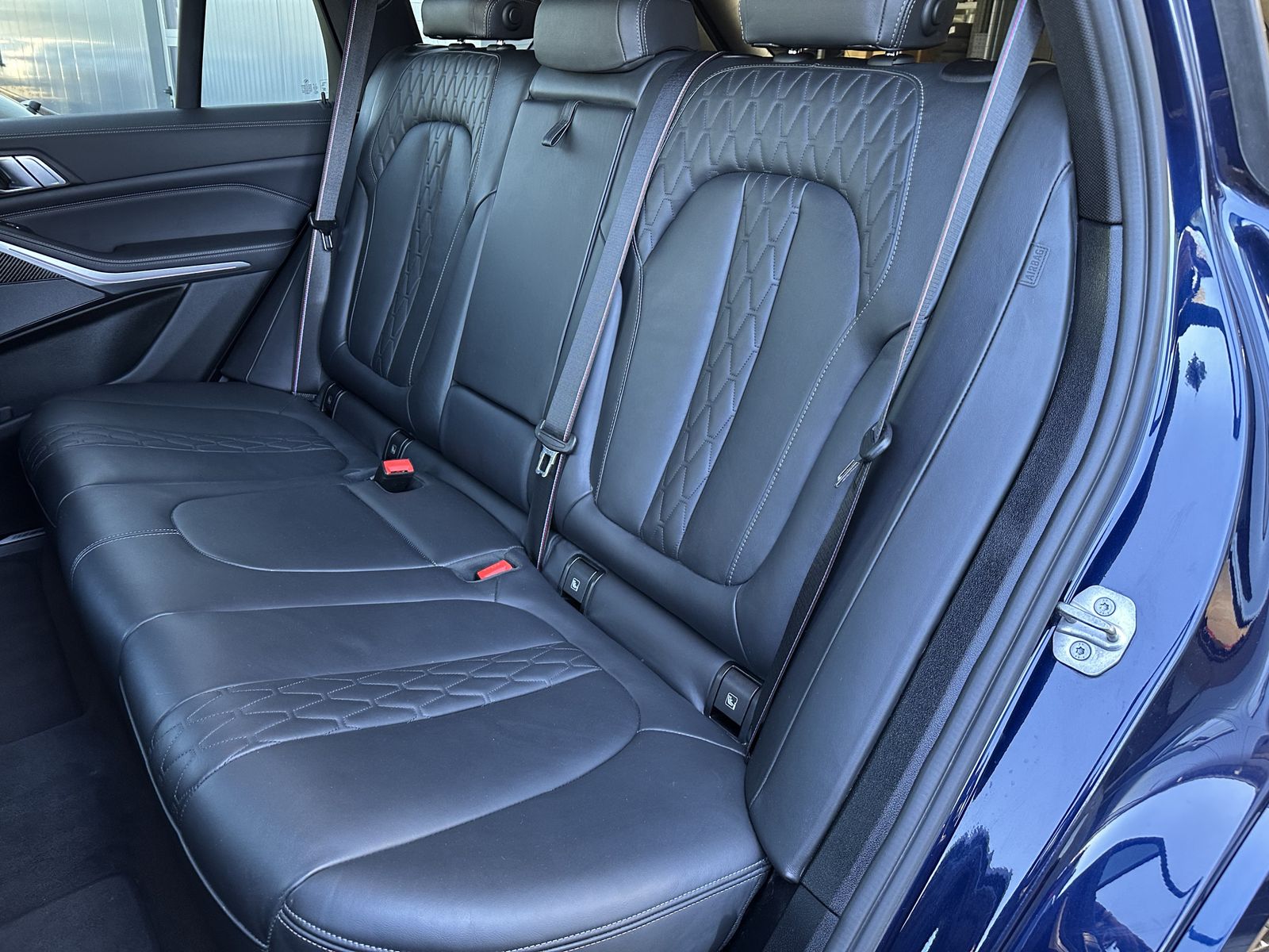 Fahrzeugabbildung BMW X5 M50i NAV+LED+ACC+HEAD-UP+360°+STANDHZG+22ZOLL