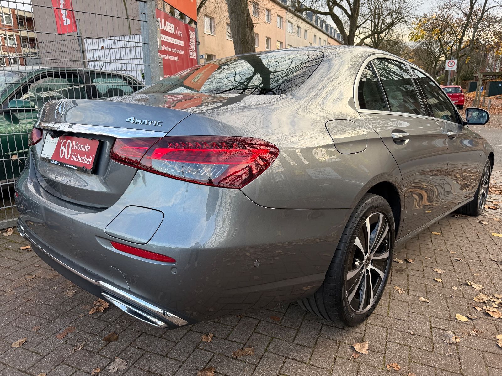 Fahrzeugabbildung Mercedes-Benz E 300e Avantgarde 4Matic*LED*KAMERA*TEILLEDER*