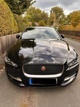 Jaguar XE 20d 180PS R-Sport Automatik R-Sport - schwarze Jaguar XE