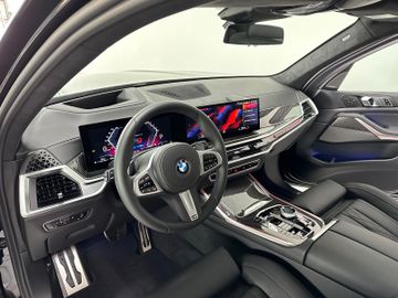 Fahrzeugabbildung BMW X7 xD40d M Sport ACC SoftCl Massage DAB SkyLoung
