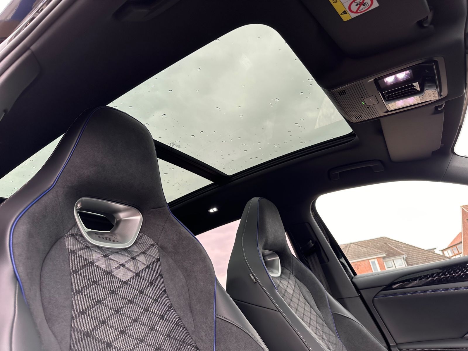 Fahrzeugabbildung Volkswagen Tiguan 2.0 TDI 4M R-Line AHK/Black/Pano/ACC/LED