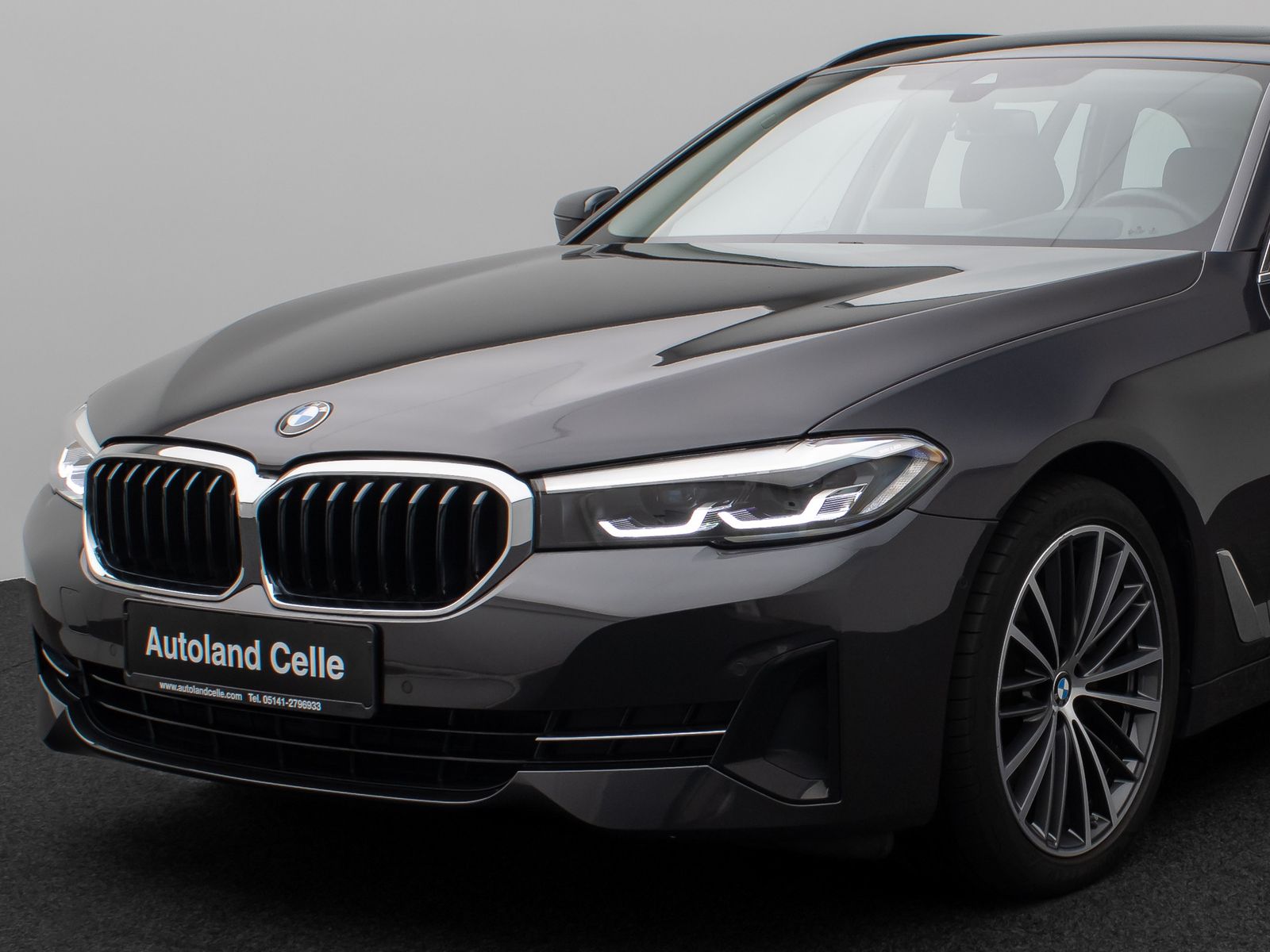 Fahrzeugabbildung BMW 520d Panorama Kamera HUD DAB 4Klima Alarm 19Zoll