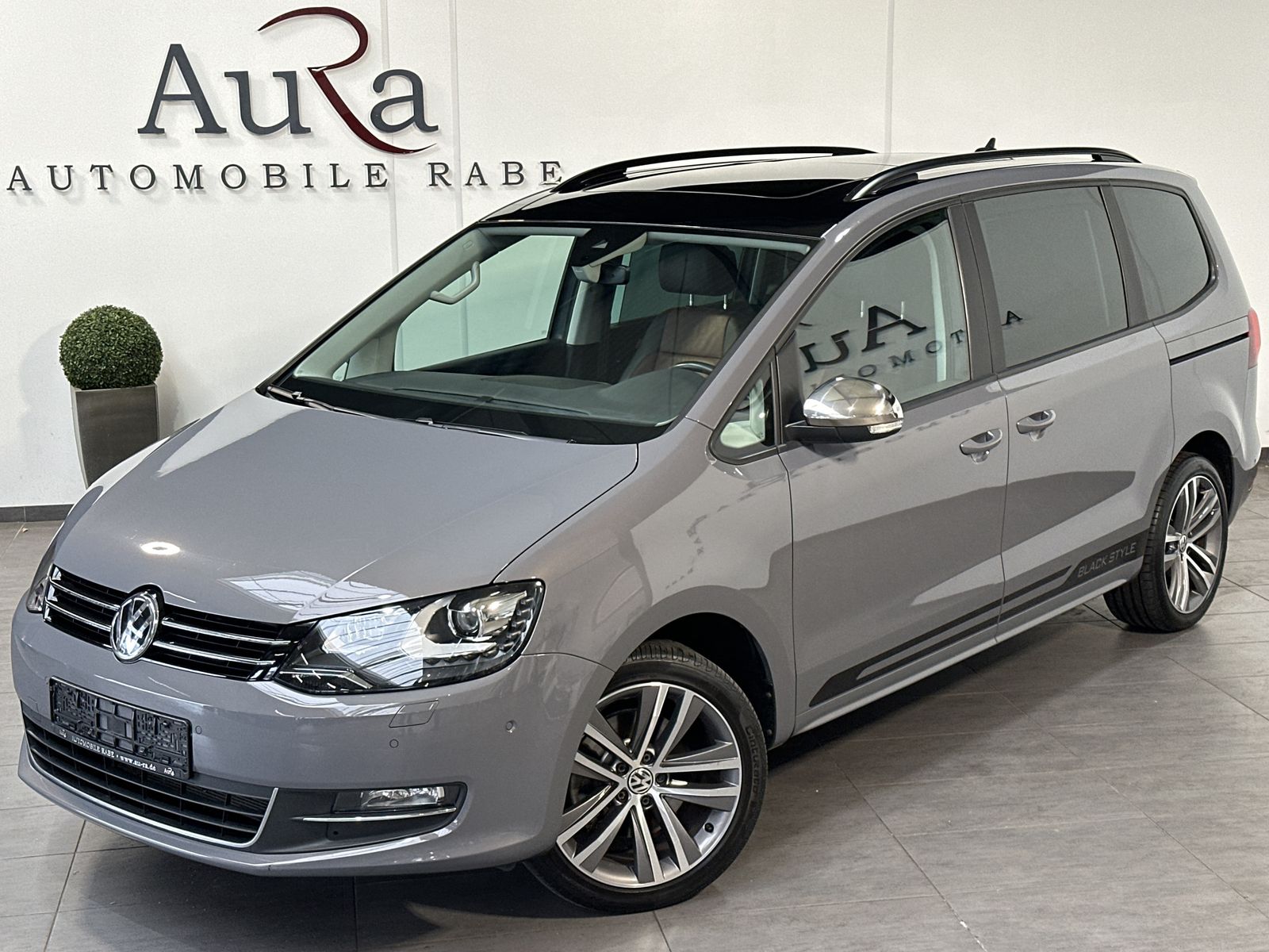 Fahrzeugabbildung Volkswagen Sharan 1.4 TSI DSG HL 7-Sitzer NAV+XEN+AHK+PANO
