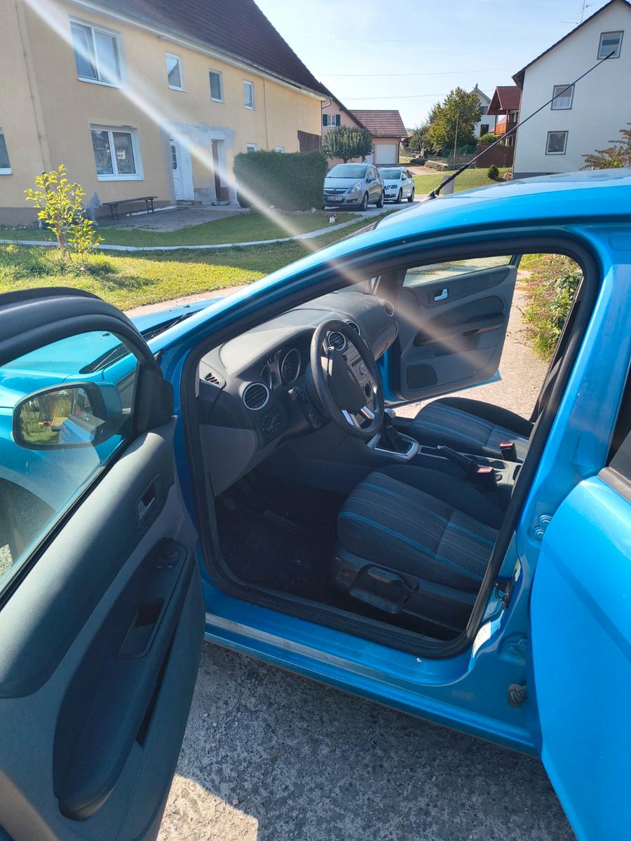 Ford Focus 2008 — engine 1.596 cm³, 101 HP (74kW)