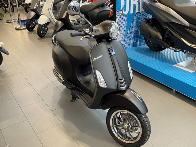 Vespa Primavera 125 Schwarz UVP 5.199€ TAGESZULASSUNG 