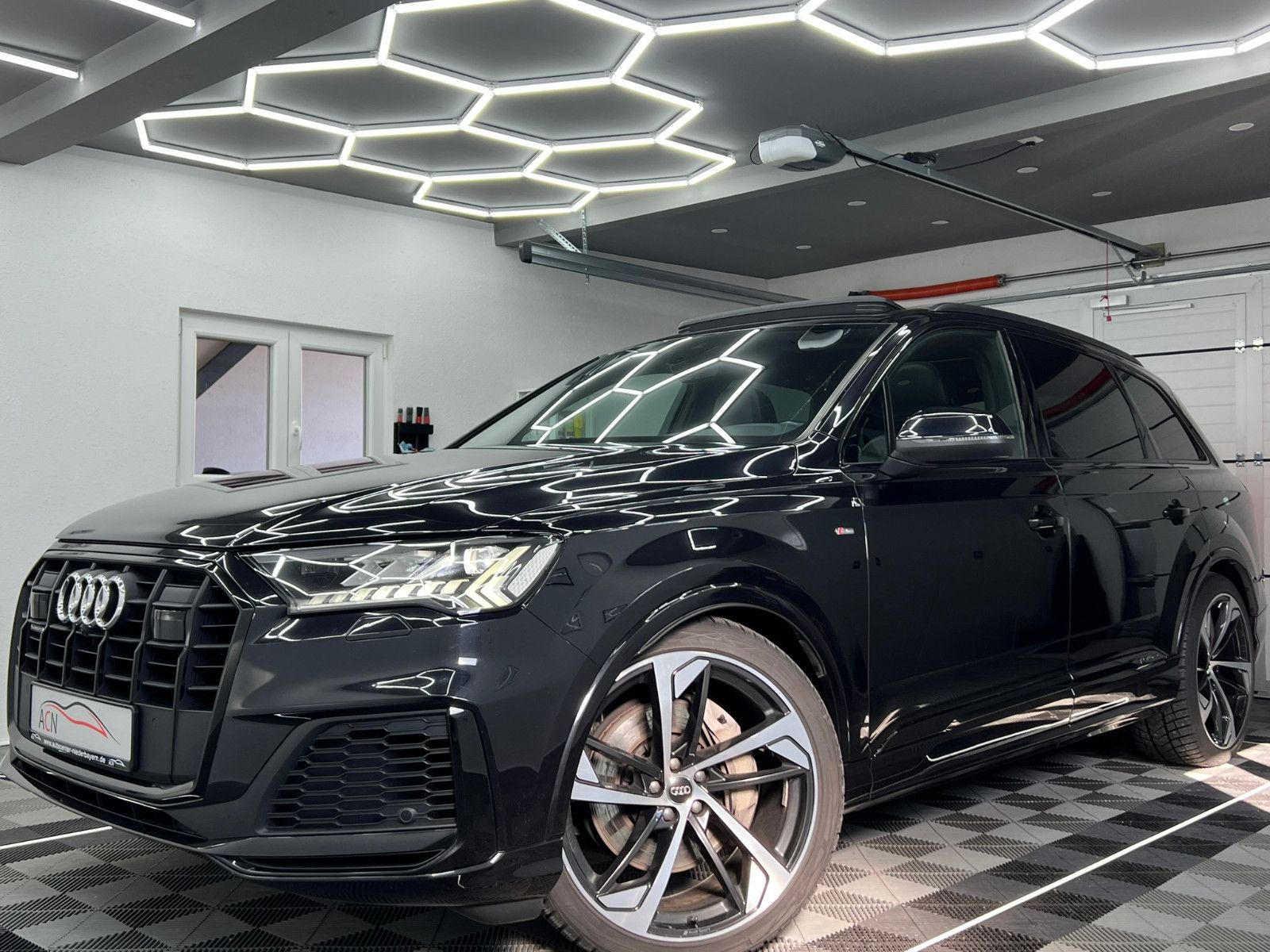 Fahrzeugabbildung Audi Q7 50 TDI Quattro S-LINE/PANO/ACC/MATRIX/7-SITZ