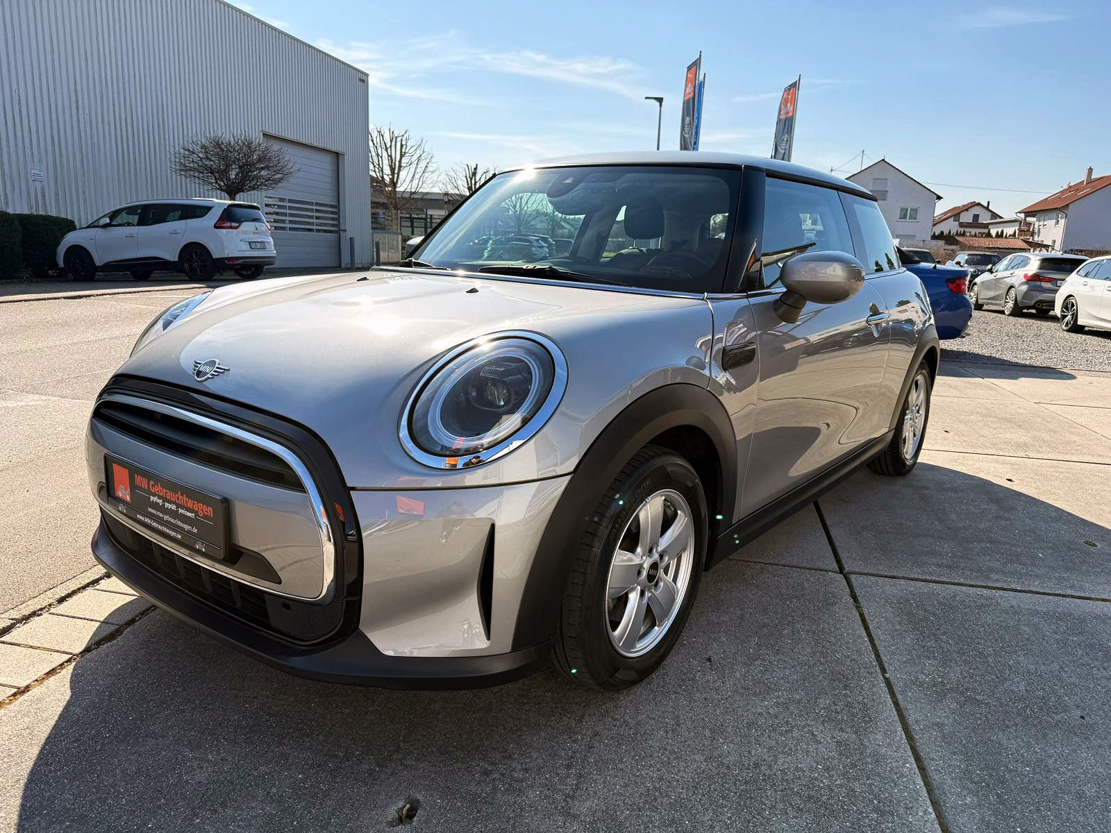 Fahrzeugabbildung MINI Cooper Aut. Essential-Trim LED KAM PDC SHZ AMBI