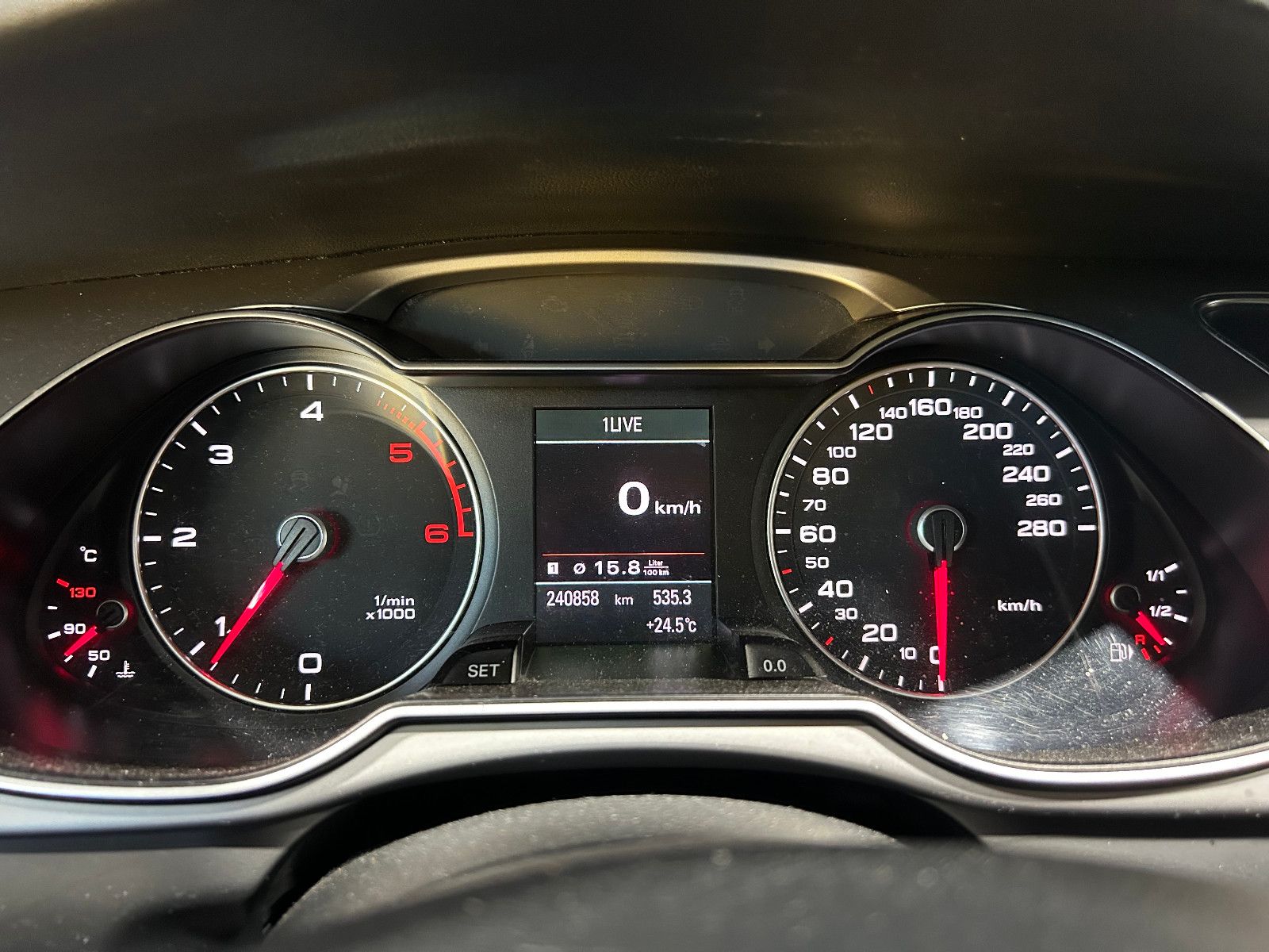 Fahrzeugabbildung Audi A4 Avant Attraction/SHZ/TEMPOMAT/PDC/KLIMA
