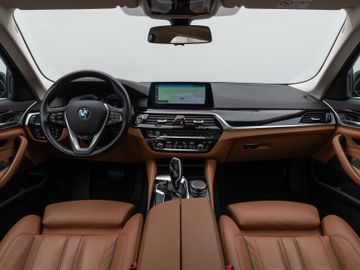 Fahrzeugabbildung BMW 540i xDr Tour Luxury Line HI-FI HUD DAB Panorama