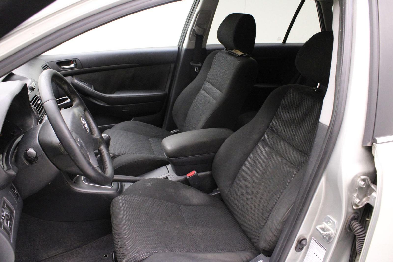 Toyota Avensis 2005 — фото 12