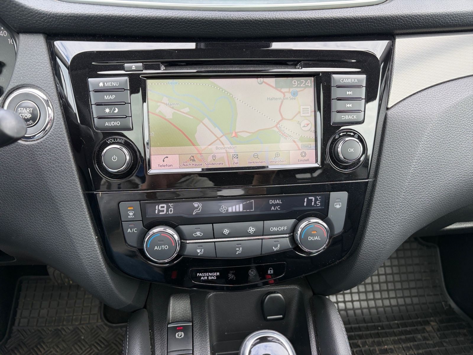 Fahrzeugabbildung Nissan Qashqai 1.3 DIG-T Akari*Navi*Pano*360°Kamera*