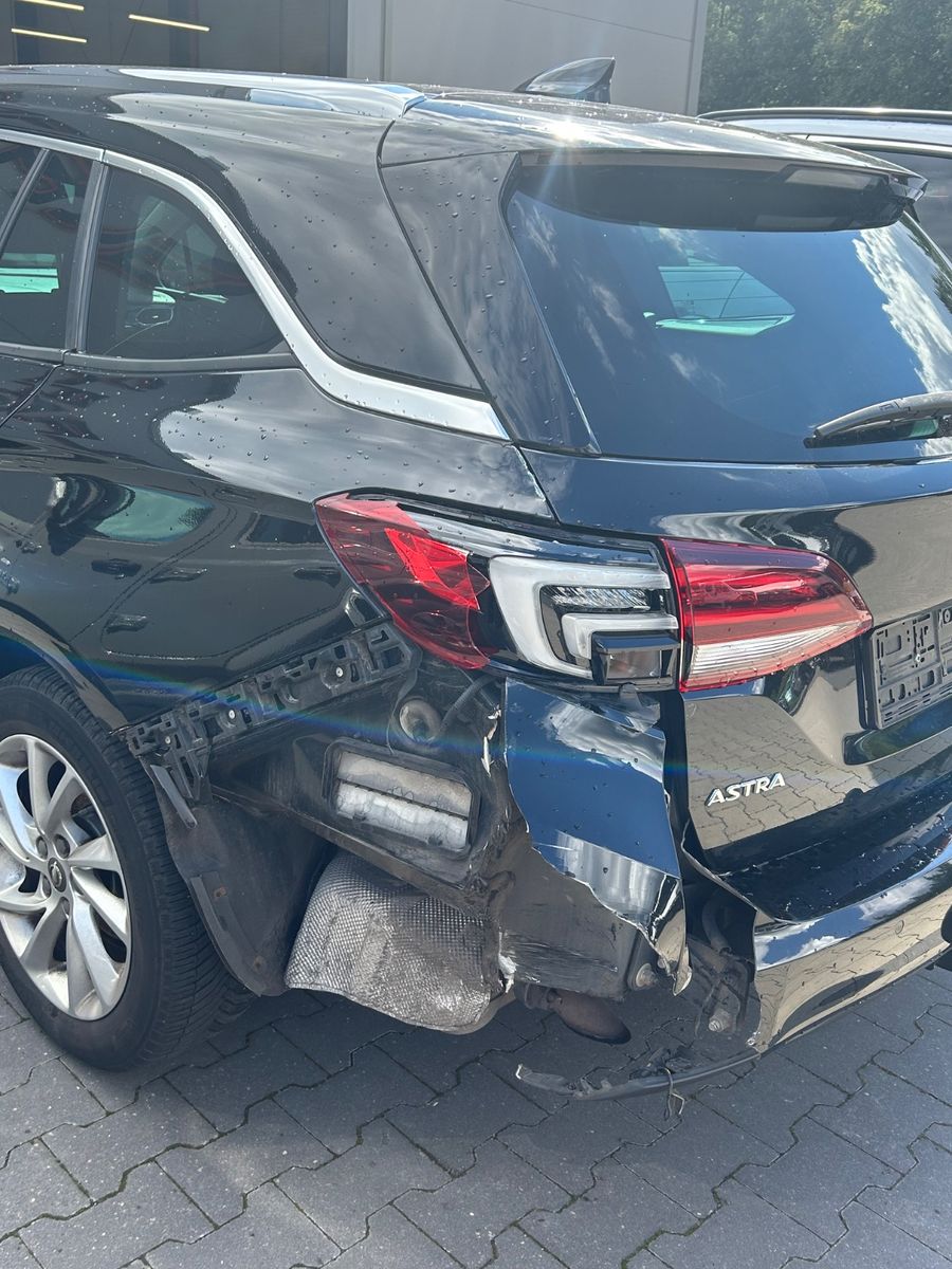 Fahrzeugabbildung Opel Astra K 1.4 ST Innovation Unfallschaden