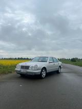Mercedes-Benz Mercedes W210 E320 Silber - gebrauchte Mercedes-Benz E 320 aus dem Jahr 1999