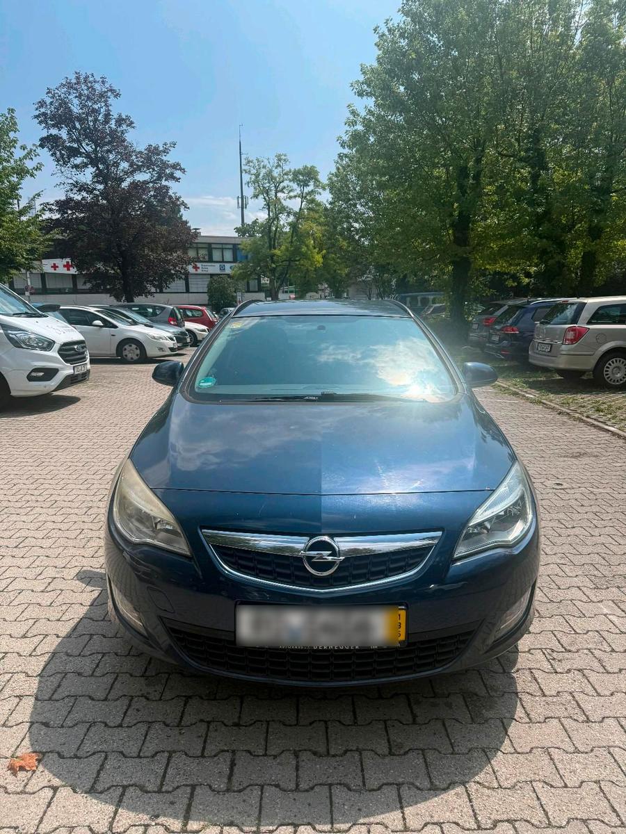 Opel Astra 2012 — photo 6
