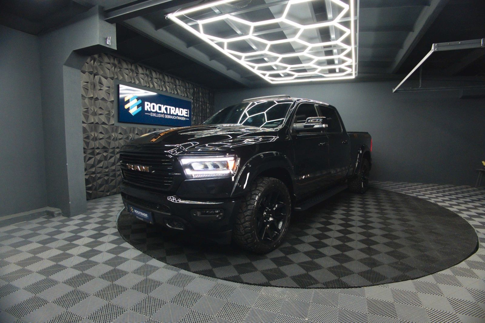 Fahrzeugabbildung Dodge RAM 5.7 V8 HEMI 4x4 Night LARAMIE LONGBED 19%