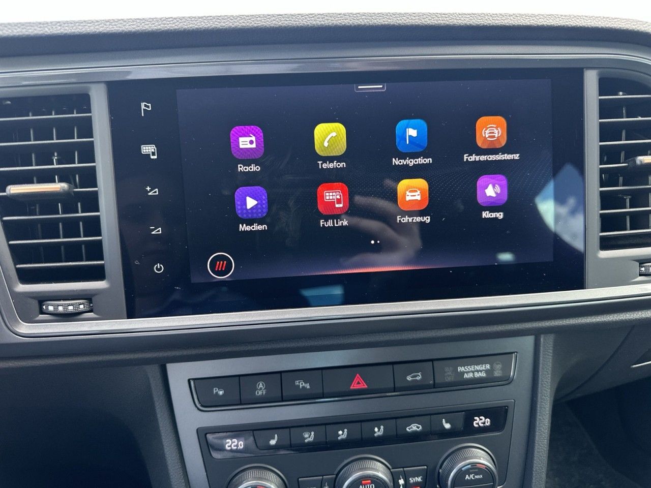 Fahrzeugabbildung CUPRA CUPRA Ateca 2.0 TSI 300PS*AHK-Beats*el-Heck* - mit KI generiert/bearbeitet