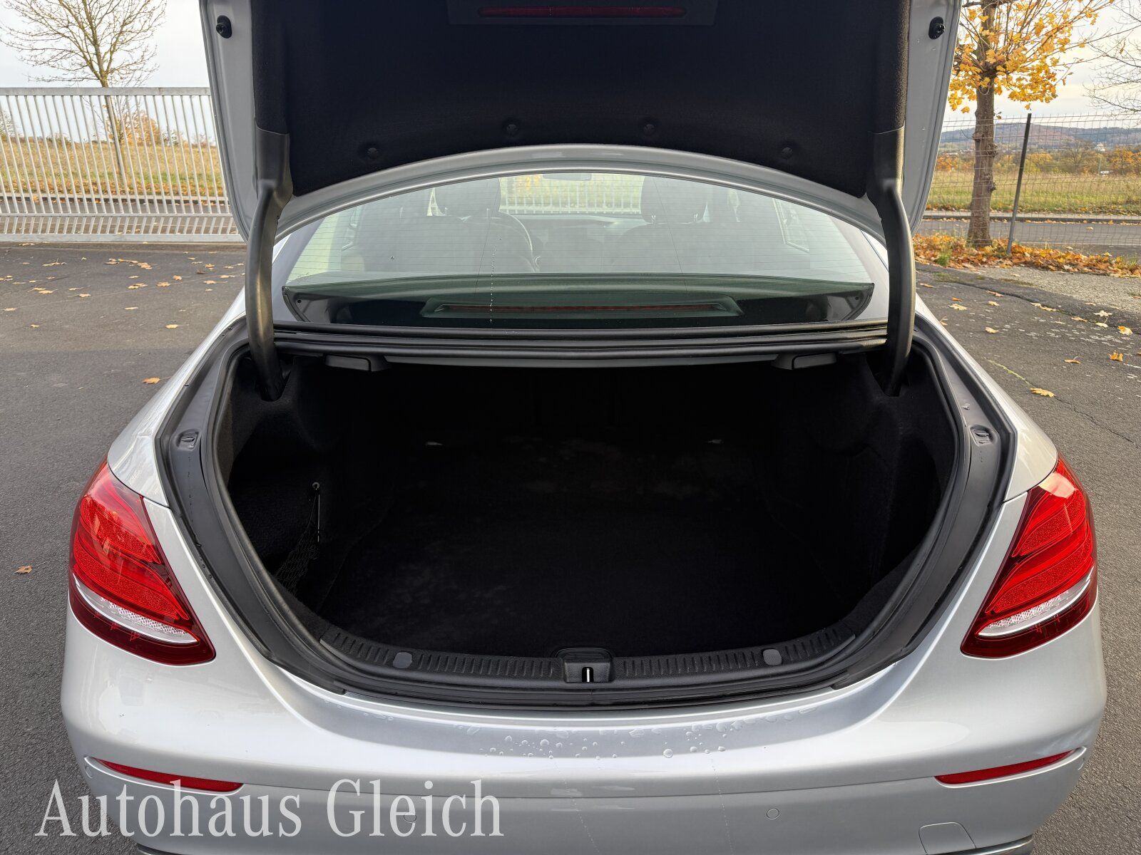 Fahrzeugabbildung Mercedes-Benz E 250 Avantgarde Navi/Autom./Klima/LED/Sitzhzg.