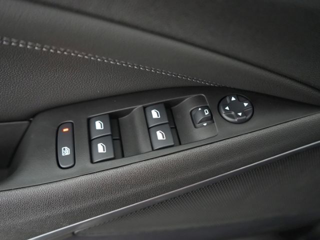 Crossland ELEGANCE PAKET AT+LED+NAVI+RÜCKFAHRKAM