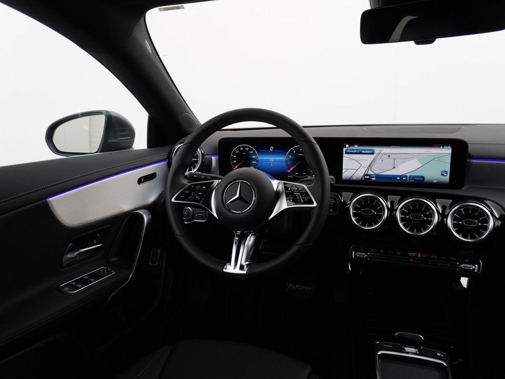 Mercedes-Benz CLA 180 Shooting Brake Star Edition Luxury Line