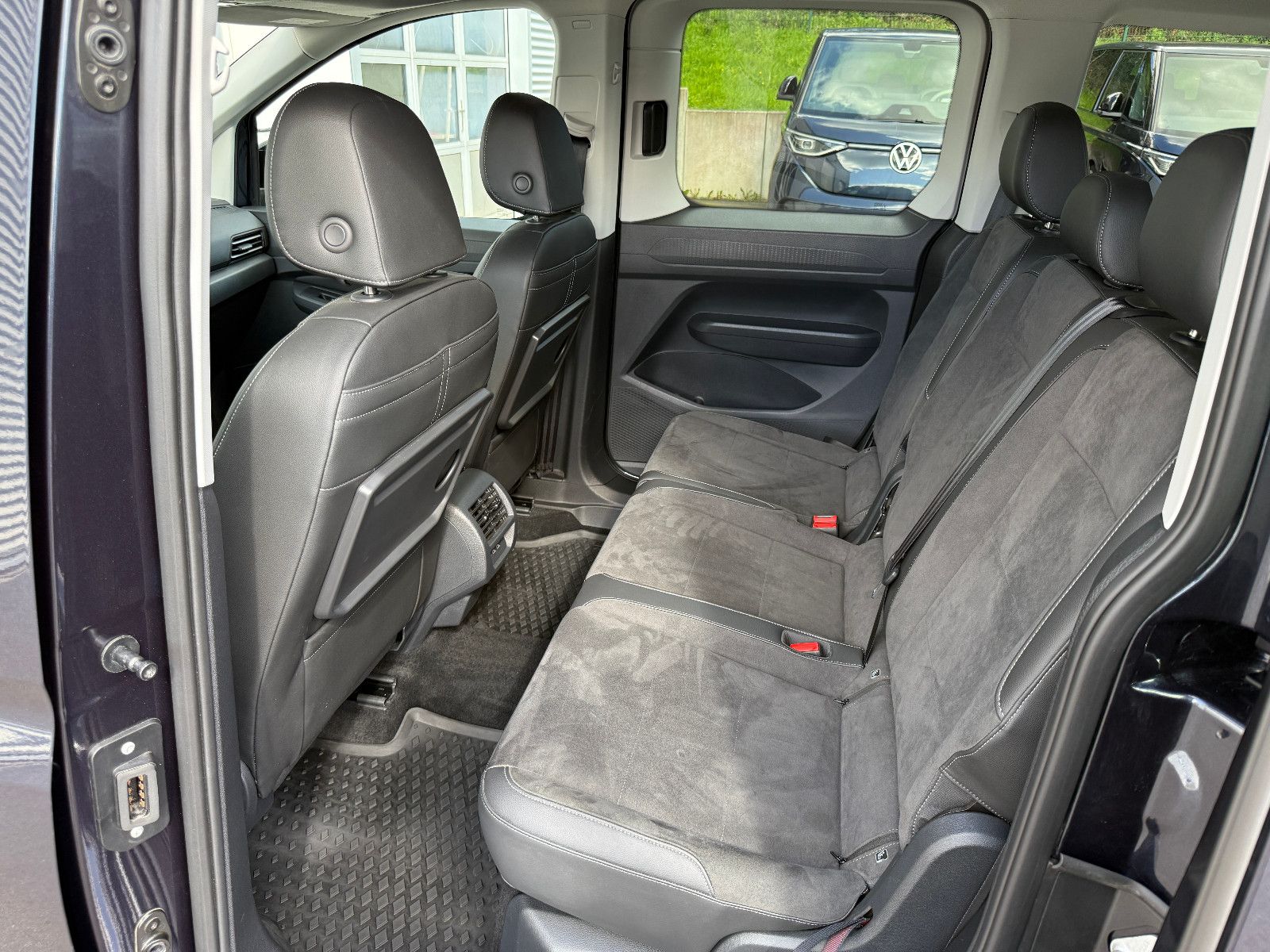 Fahrzeugabbildung Volkswagen Caddy Style TDI DSG AHK LED Navi Kamera SHZ