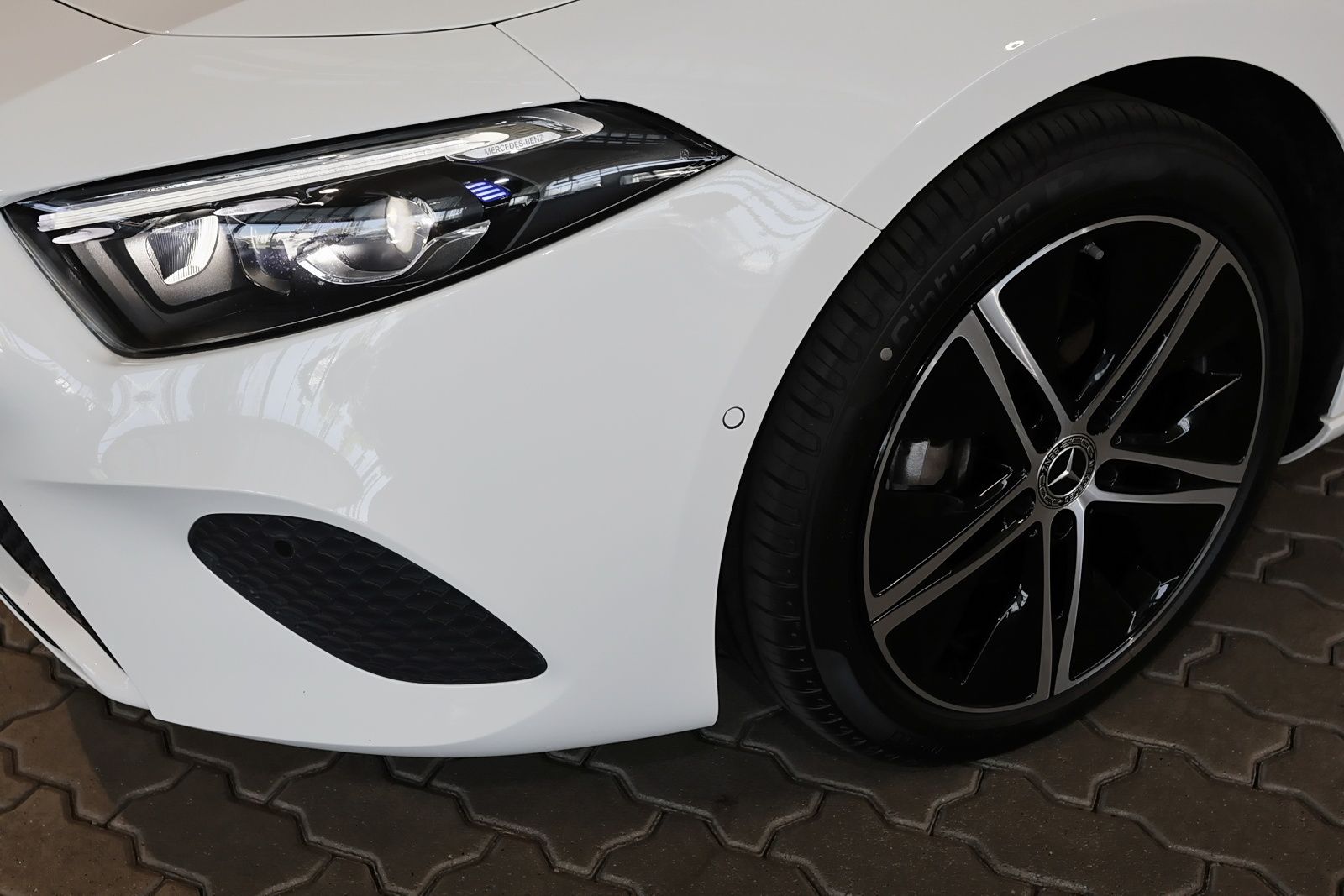 Mercedes-Benz A 180 d AHK MULTIBEAM DISTRO TOTWINKEL NIGHT 18 foto 3