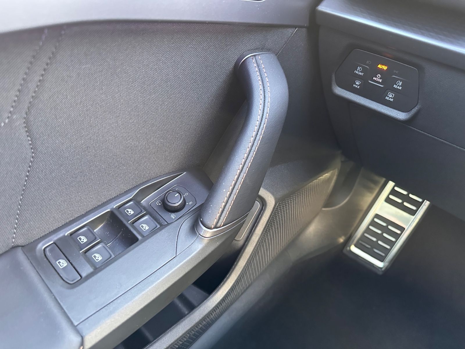 Fahrzeugabbildung CUPRA Formentor 1.5 eTSI DSG Pano/AHK/ACC/APP/LED/SHZG