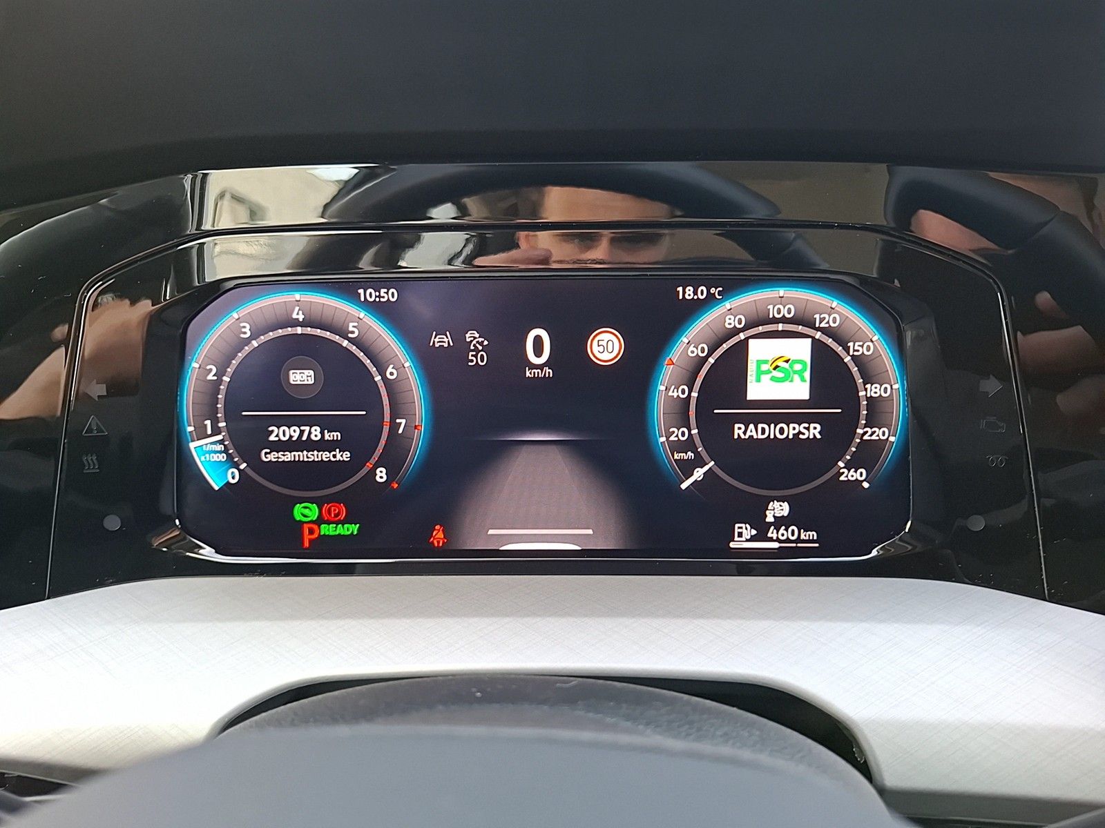 Fahrzeugabbildung Volkswagen Golf VIII Variant eTSI Life DSG LED AHK Navi AID