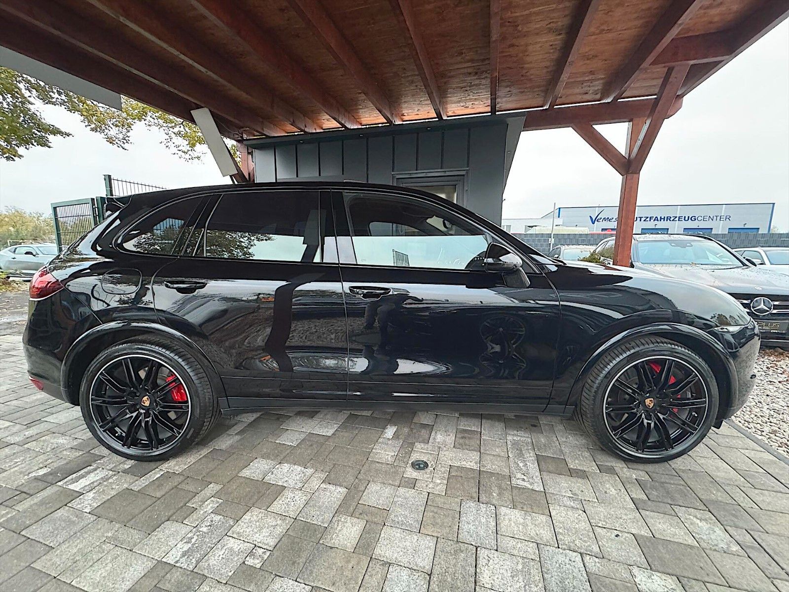 Fahrzeugabbildung Porsche Cayenne Turbo V8 Sport Black Design Paket 21Zoll