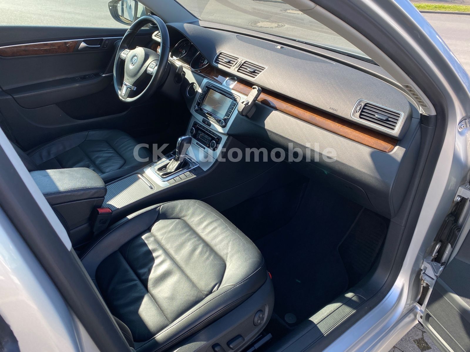 Fahrzeugabbildung Volkswagen Passat Variant Comfortline BM/DSG/Navi/Bi-Xenon