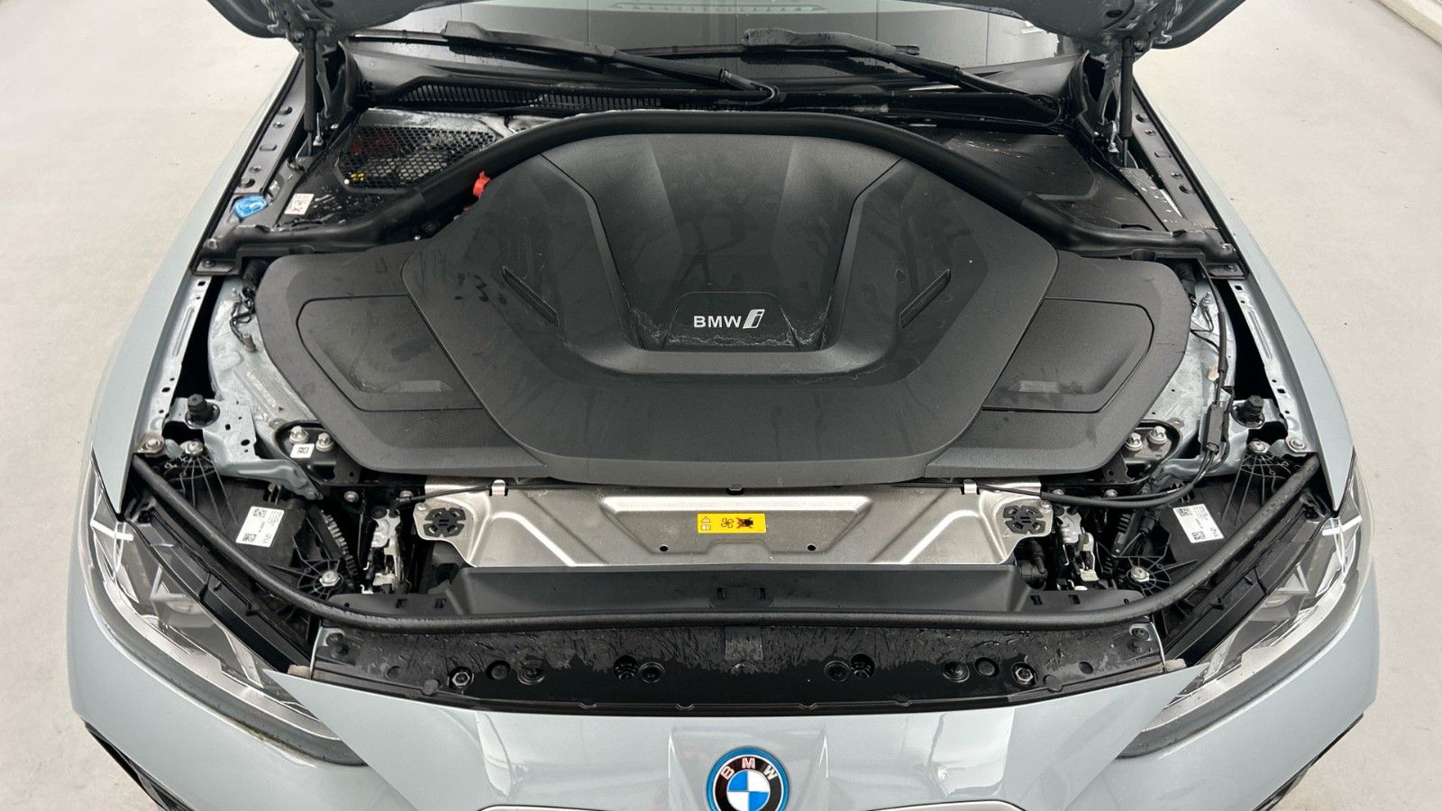 Fahrzeugabbildung BMW i4 Gran Coupe 35 eDrive M SPORT NAVI/LED/KAMERA