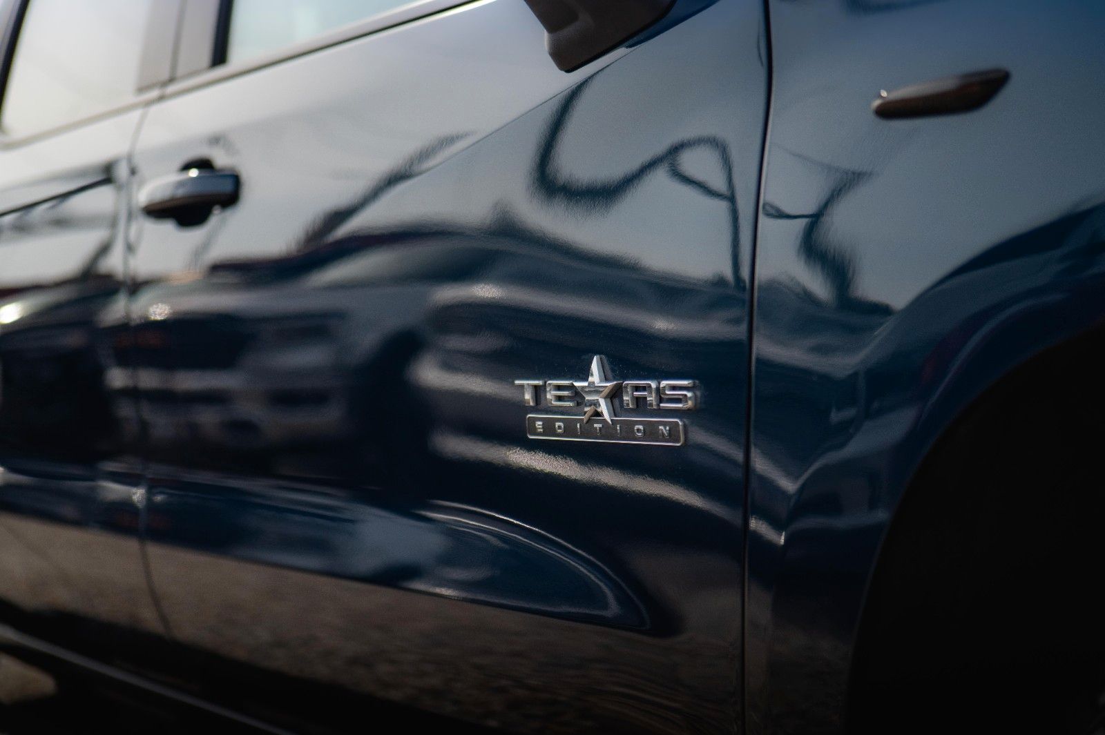 Fahrzeugabbildung Chevrolet Silverado 5.3L V8 4x4 RST Limited ZZ1 NightPaket