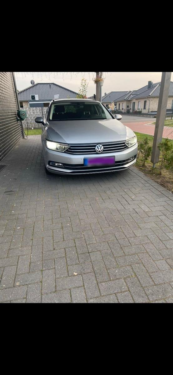 Volkswagen Passat 2015 — rear view