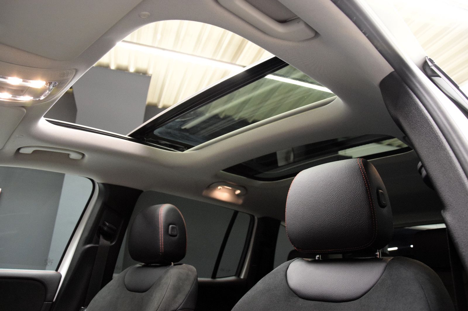 Fahrzeugabbildung Mercedes-Benz GLB 200d AMG-Line Panorama el.AHK Kamera Widescr