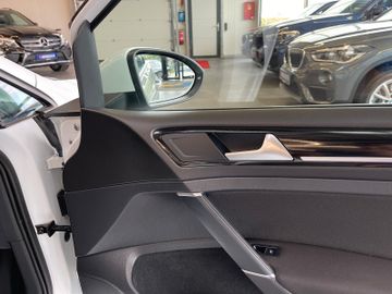 Volkswagen Golf VII Lim. Highline 1.5 TSI *1.HAND*LED*AHK*