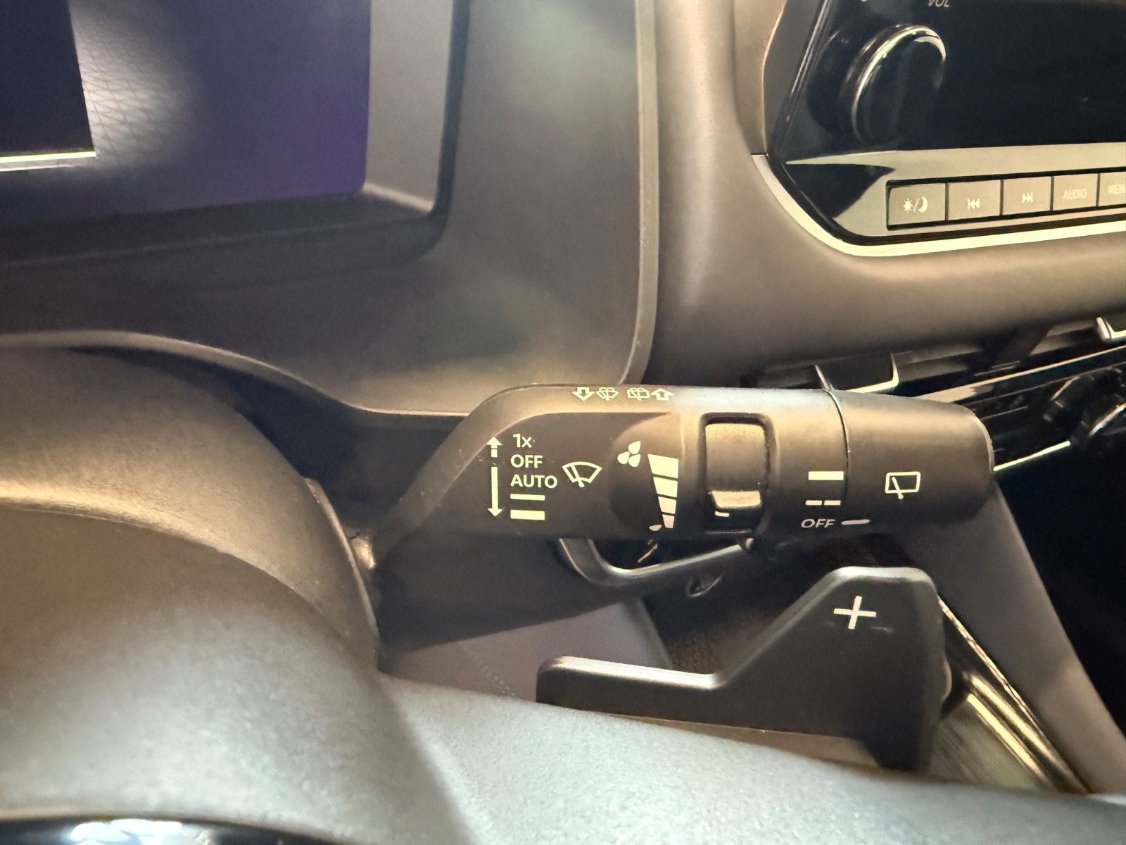 Fahrzeugabbildung Nissan Qashqai Tekna MHEV; Autom.,HUD,Teilleder,AHK