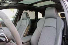 AUDI RS4 Avant quattro/ RS DYNAMIK/ PANO / RS ABGAS AUDI RS4 Avant quattro/ RS DYNAMIK/ PANO / RS ABGAS